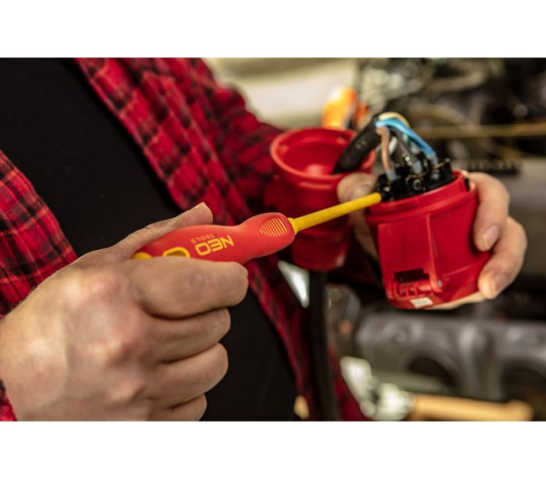 WKRĘTAK PŁASKI 1000V, 6.5 X 150 MM, SVCM