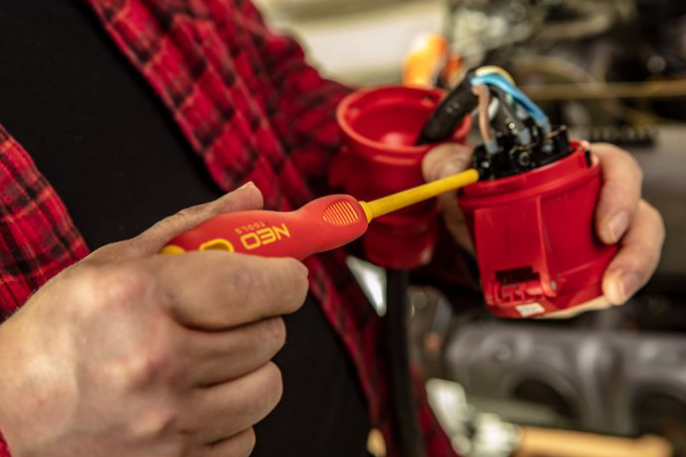 wkrętak krzyżowy 2