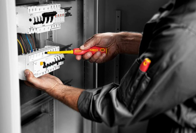 Wkrętak płaski 2.5 x 75 mm d