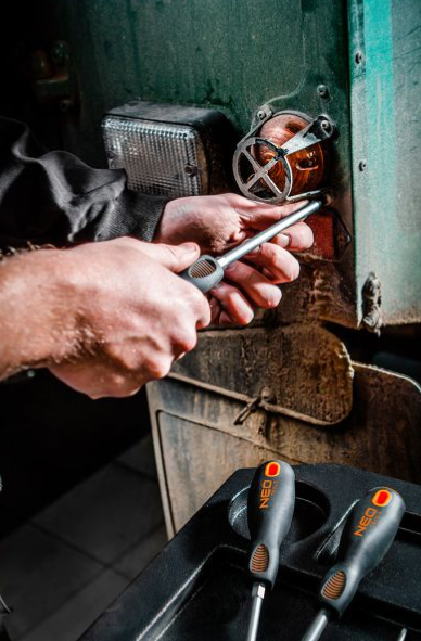 zestaw 30 elementów wkrętaków