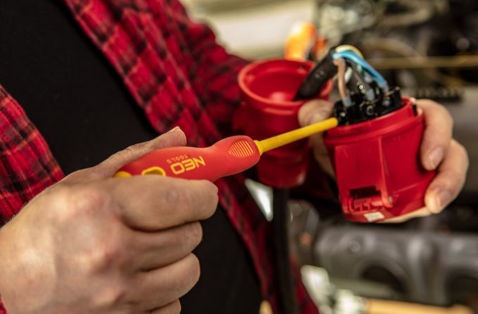 WKRĘTAK PŁASKI 1000V, 6.5 X 150 MM, SVCM