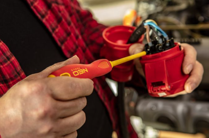 WKRĘTAK PŁASKI 1000V, 5.5 X 125 MM, SVCM